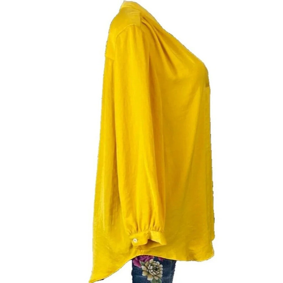 Vince Camuto +1X Marigold Hammered Satin Split Neck Step-Hem 3/4 Sleeve Blouse - Picture 5 of 6